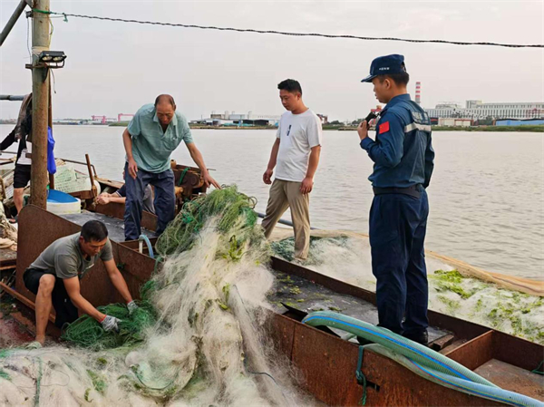 盐城海警重拳打击伏季休渔期违规捕捞_fororder_4