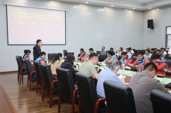 徐州市公路中心开展民法典宣传暨法律服务进工地活动_fororder_图片 3