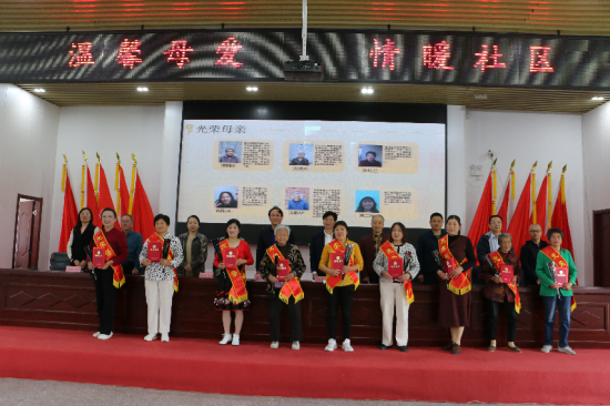 东台市五烈镇举办“温馨母爱、情暖社区”母亲节主题文明实践活动_fororder_图片 2