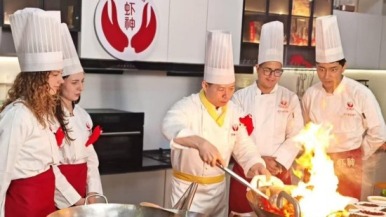 外籍友人探访江苏盱眙 从虾塘到尅街，读懂“龙虾之都”的产业密码