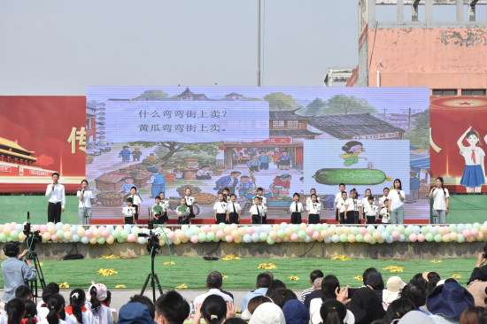 庆“六一”  百年老校戴南中心小学“演”经典_fororder_图片 2