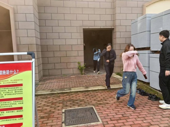 泰州医药高新区（高港区）口岸街道举行2025年“119”消防宣传月主题宣传活动_fororder_图片 2