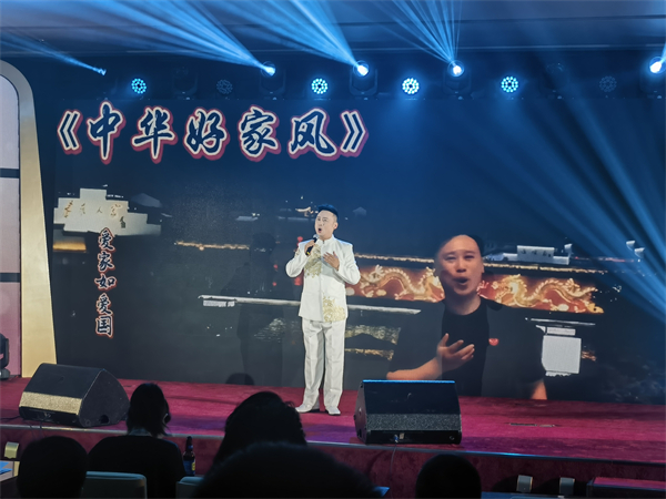 东航江苏公司乘务长姜海权：筑牢客舱安全云端防线_fororder_1