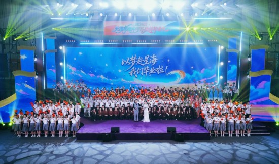 一城盛礼致青年 青春飞扬绽“锡”望 2026届无锡高中生集体毕业礼温情启幕