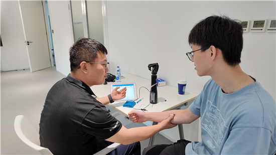 扬州大学医学部暑期实践：科技筑梦 助残同行_fororder_微信图片_20250813095632