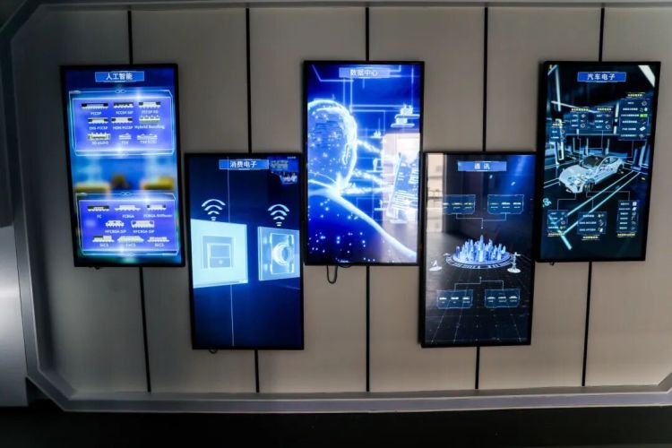 42米巨屏里的江北