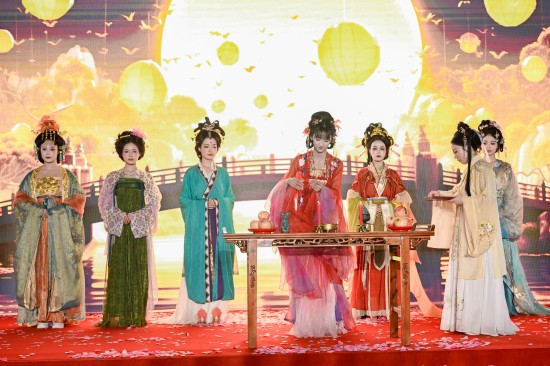 国风画卷映湖畔 南京第二十届莫愁烟雨文化展演聚焦妇女儿童心理健康_fororder_图片 2