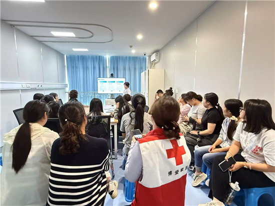 泰州姜堰张甸：妇联牵线搭“健康桥” 织牢妇女健康“防护网”_fororder_图片2