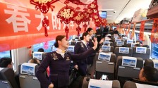 新春走基层｜车厢里的新春年味