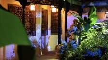 江苏扬州：何园“何堂月色”沉浸式夜演吸引游客