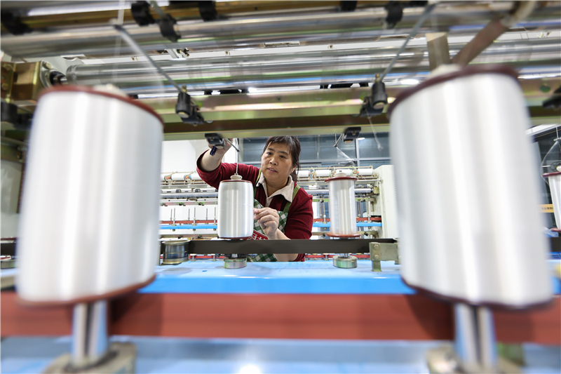 江苏连云港：赶制出口订单产品_fororder_20251104_092512_005