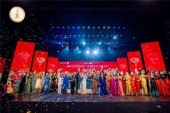 华裳新章从诗里苏醒 全国“旗袍·诗歌春晚”热动金陵_fororder_图片3