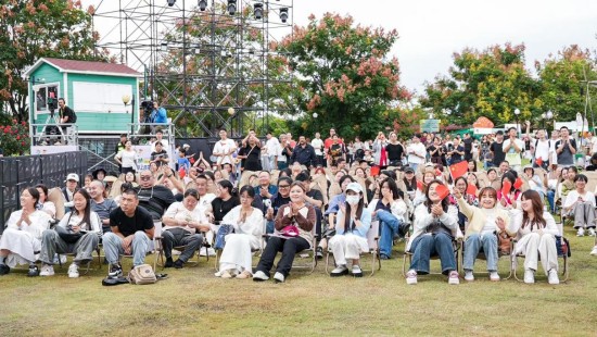 青春赋能文旅 2025荷兰花海“青春花YOUNG”大学生音乐会书写城市活力答卷_fororder_图片 2