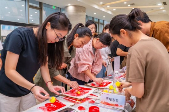 泰州海陵工业园区举办：“青春向祖国 巧手献祝福”楼宇团建活动_fororder_图片 1