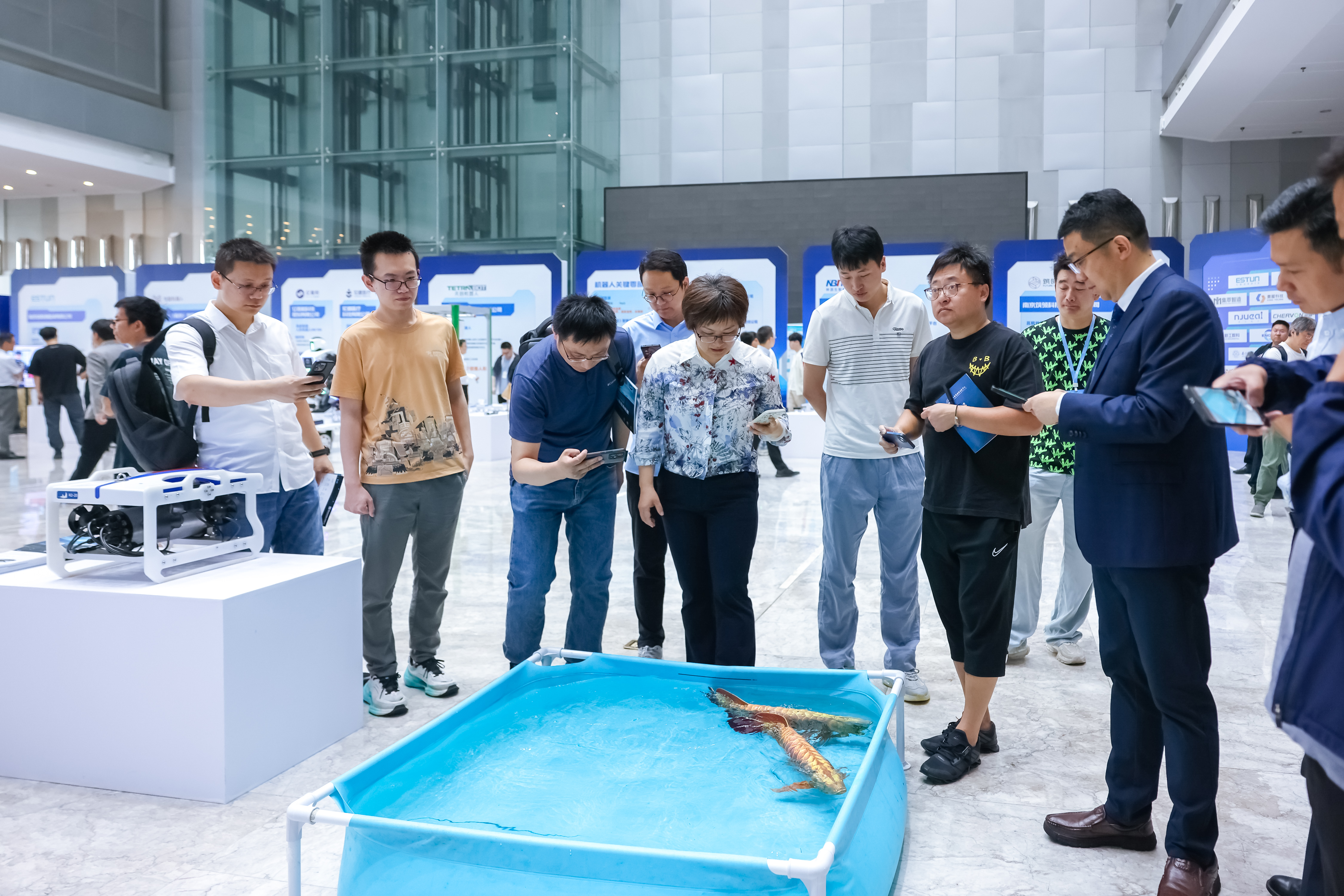 南京市举行2025智能机器人发展大会_fororder_2