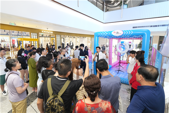 科技与商业深度融合 “飞跃创新航空展”揭幕南京ifc商场一周年庆典_fororder_图片6