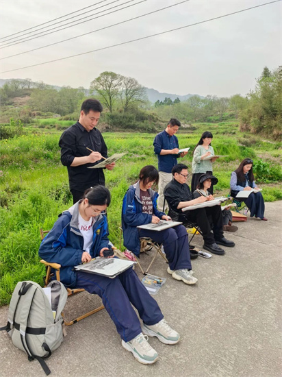 江苏省中国画学会携南京市宁海中学美术班赴皖南查济开展写生活动