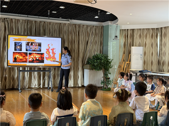 南通市公安局崇川分局和平桥派出所开展安全教育进幼儿园活动_fororder_图片8