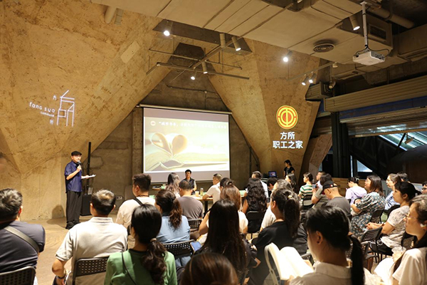 成都市锦江区举办文化名人读书会 四川作家杜阳林新书推荐《成长三部曲》_fororder_图片-1