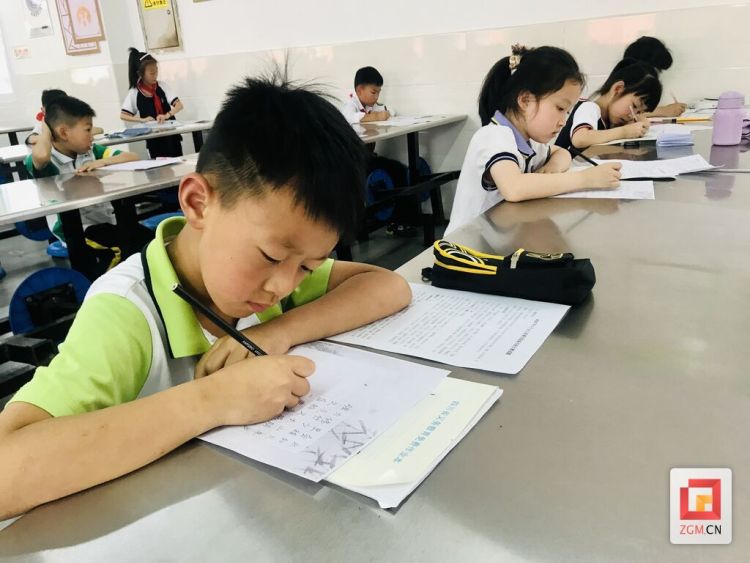 翰墨丹青绘未来 自贡高新区举行中小学生现场书画比赛
