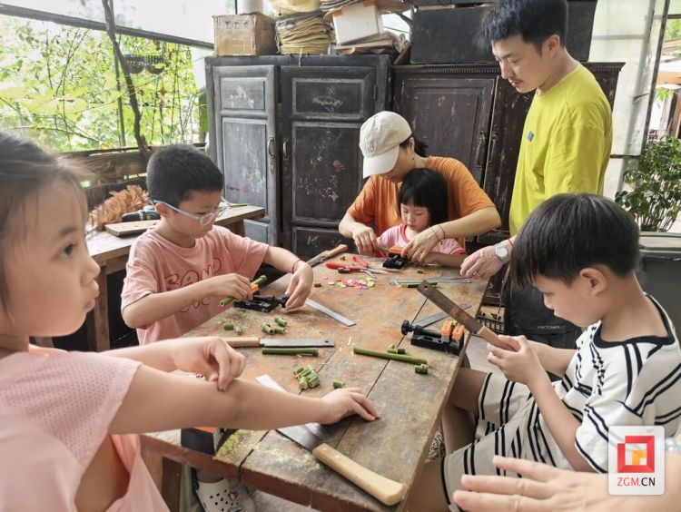 自贡高新区西湖社区举办暑期亲子农耕研学活动