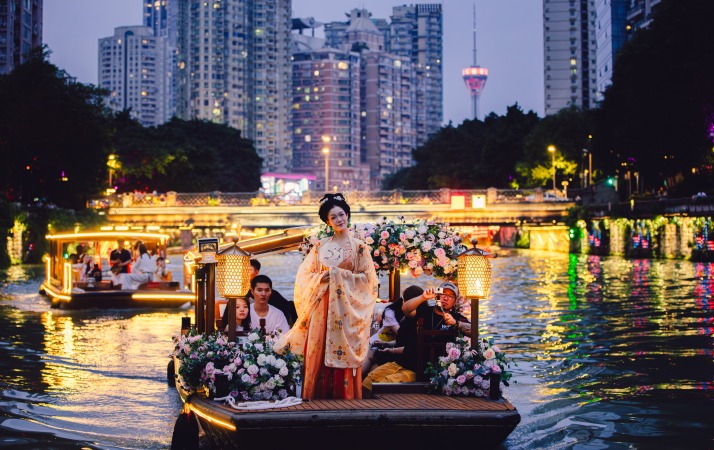 夜泊锦江听古今 国际主播网红解锁“天府浪漫”_fororder_JY__7370-已增强-降噪