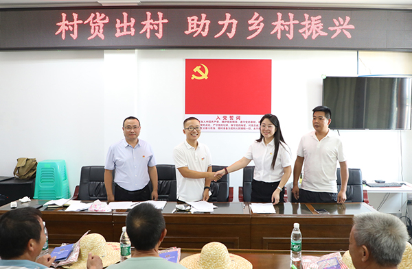 宜宾长宁：“百万农资+直播带货”打通“村货出村”全链条_fororder_签约仪式现场-供图-长宁县融媒体中心