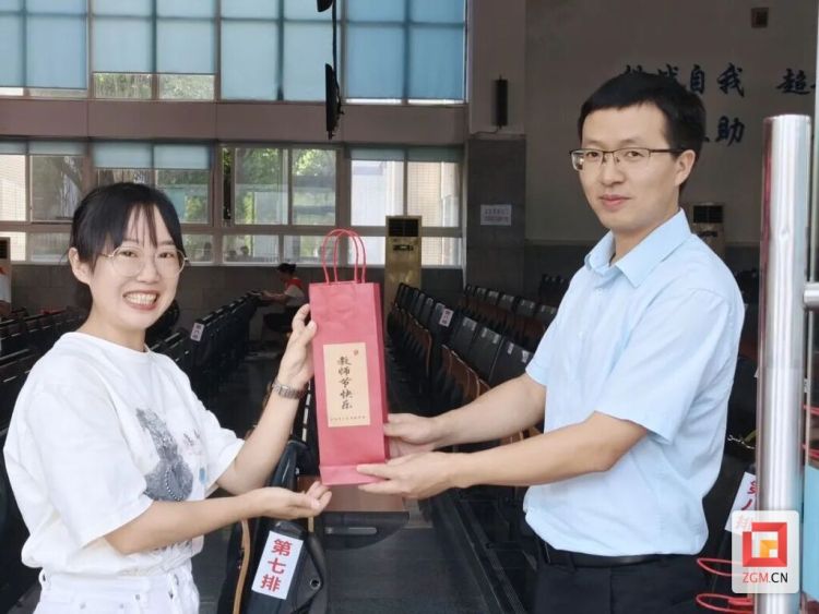 自贡高新区各学校热烈庆祝第41个教师节