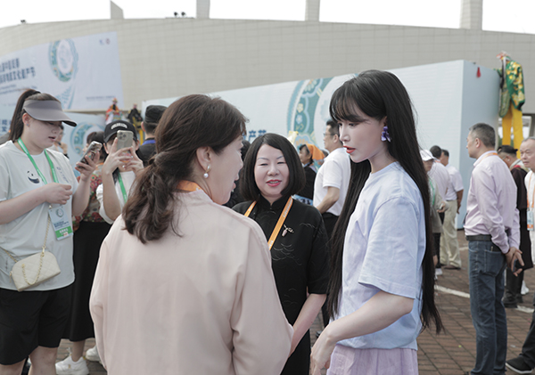 李子柒亮相第九届中国成都国际非遗节_fororder_图片-4