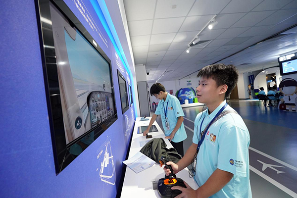 “共创明Teen计划”四川学习交流团来蓉 香港赛马会助力青少年见证川港协作成果_fororder_图片-3