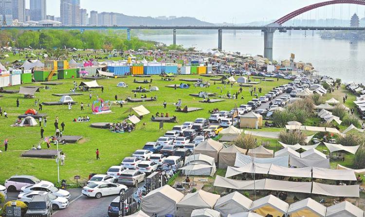 清明假期 四川换季消费拉动春日经济_fororder_12c7ec1ac7a9c9edae0a7a3eb9e876d7