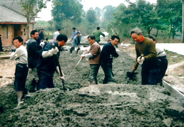 “要想富，先修路”背后的四川“铺路人”，赞！