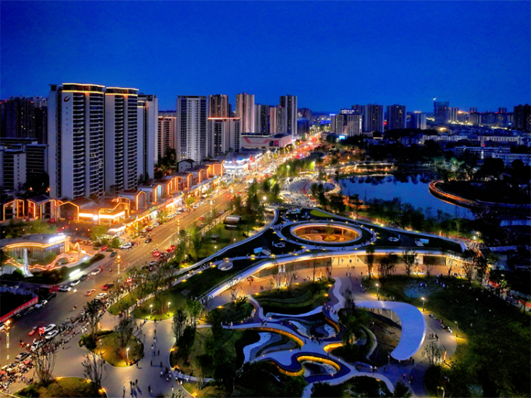 崇州：以“绣花功夫”答好城市更新时代卷_fororder_崇州中心公园