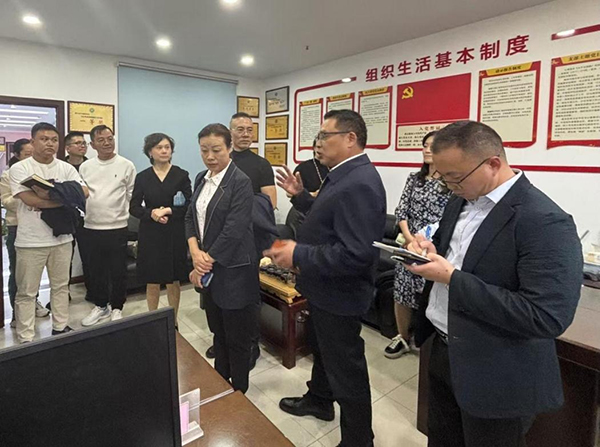 成都市锦江区工商联组织部分企业和商协会赴重庆渝中区考察交流