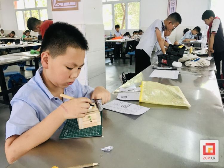 翰墨丹青绘未来 自贡高新区举行中小学生现场书画比赛