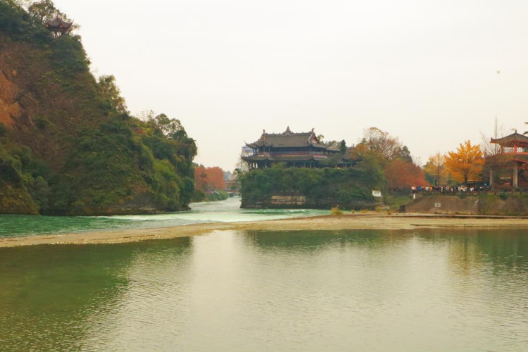 “润泽天府 都江堰建堰2280年”中省市媒体灌区行活动在都江堰启动