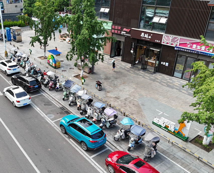 资阳雁江城东新区“微更新”绘就民生幸福图景_fororder_圣高广场非机动车停车位
