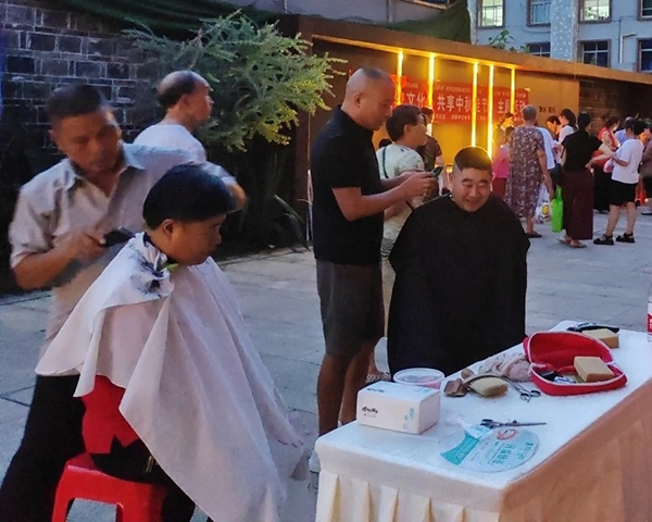 成都市温江区柳城街道东街社区创新打造“合家欢·亲邻坊”服务场景