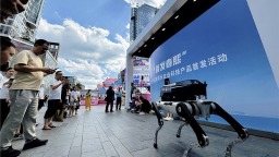 立园满园·首发春熙 未来产品“穿越”到春熙路广场