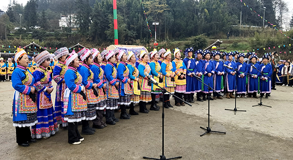 宜宾珙县千人“踩花山”庆新年