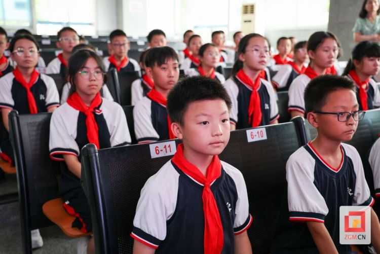 激发爱国情怀！“盐都思政讲坛”走进自贡汇东实验学校