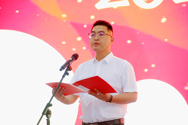 宜宾市一曼中学校举行2025年高考壮行大会_fororder_白花镇党委副书记、镇长毛绩致辞-摄影-何芳