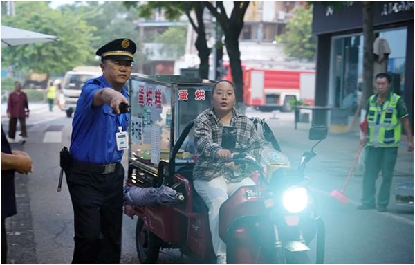 何以成都？两千万游客见证成都的“净优亮美”_fororder_1760100287549731