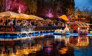 国际主播网红打卡成都美食：解锁火锅与美景的“沸腾”体验