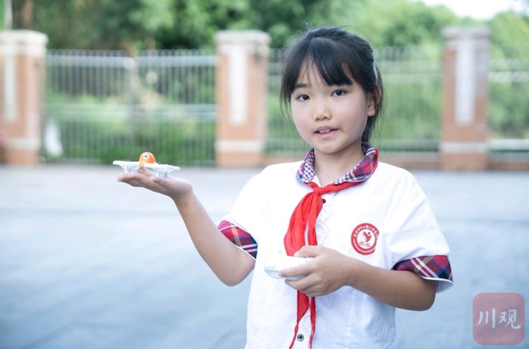 宜宾屏山首间“未来教室”落地！无人机操作、AI编程课开进小学课堂