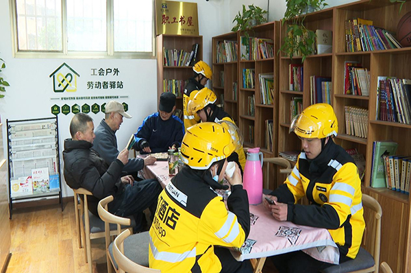 “码”上服务 温暖“骑”迹——德阳市旌阳区总工会护航网约配送行业群体的服务实践_fororder_图片-3