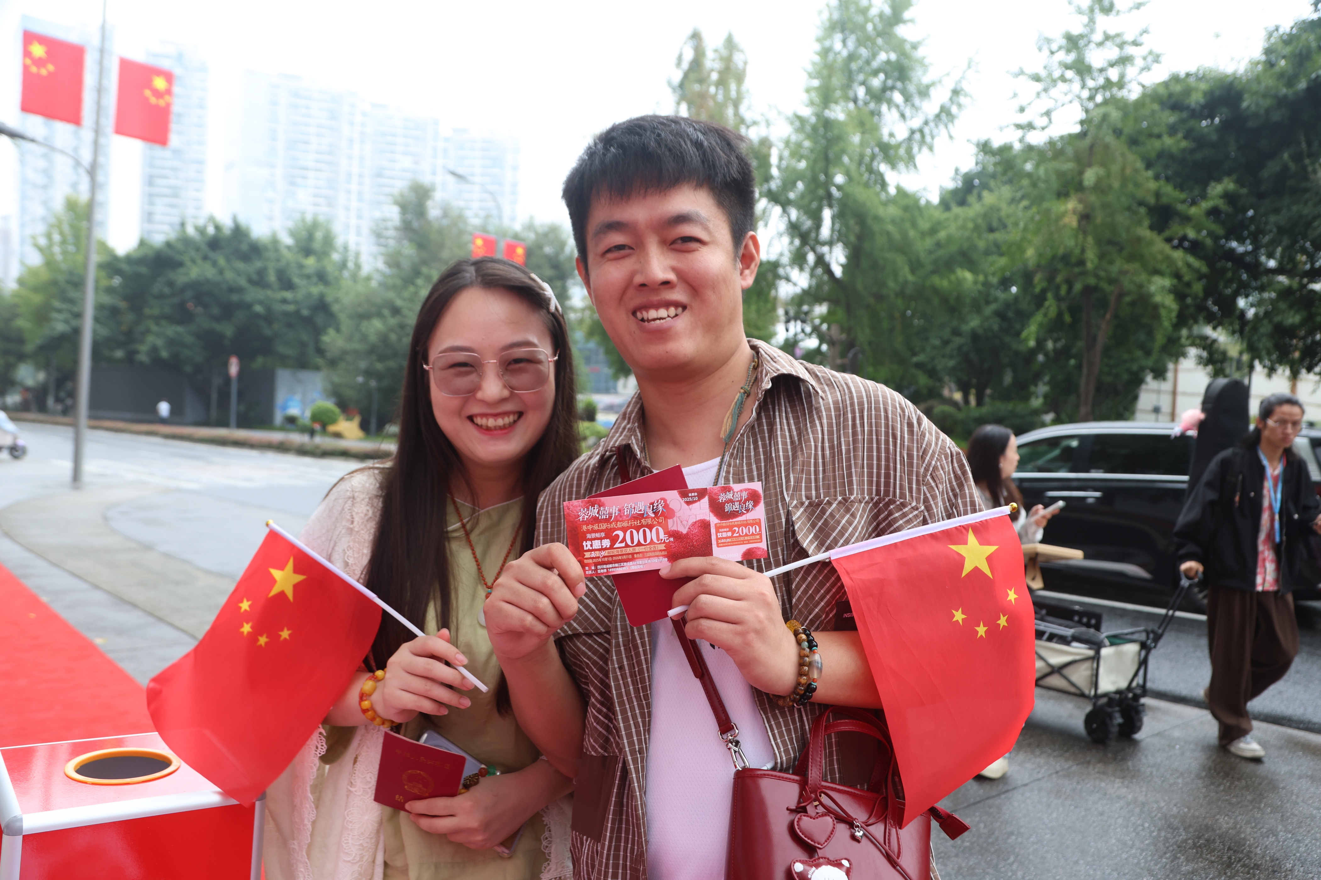 蓉城囍事｜国庆首日成都合江亭浪漫满溢