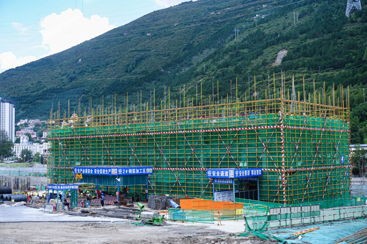 阿坝典范 开局突破｜教育基建与城市更新双轮驱动 马尔康绘就高原明珠城新图景_fororder_图片-1