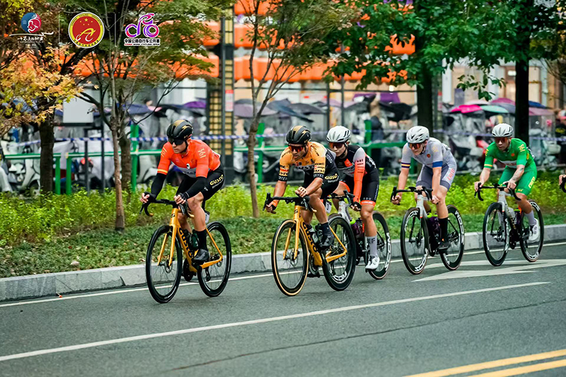 2025中国公路自行车公开赛（眉山彭山站）鸣笛开赛 千名骑手逐风岷江畔_fororder_微信图片_20251102211021_42_4