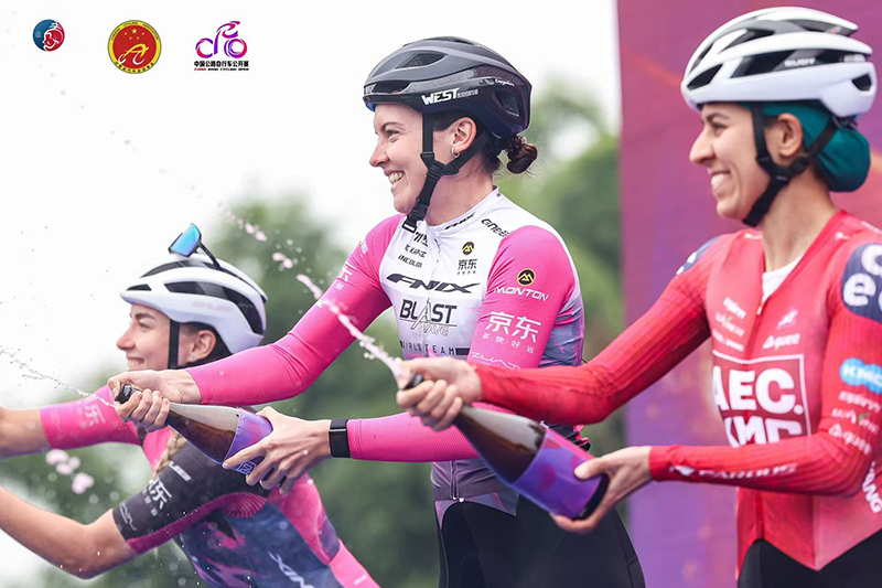 2025中国公路自行车公开赛（眉山彭山站）鸣笛开赛 千名骑手逐风岷江畔_fororder_微信图片_20251102210952_35_4